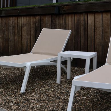 Комплект 2 шезлонга Onto Siesta Pacific + Стол Siesta Ocean Side Table - White Taupe