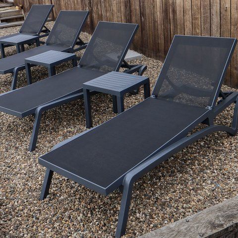 Комплект із 2 шезлонгів Onto Siesta Pacific + Стіл Siesta Ocean Side Table - Dark Grey